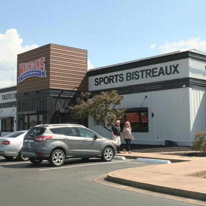 Walk-ons Sports Bistreaux in Clarksville